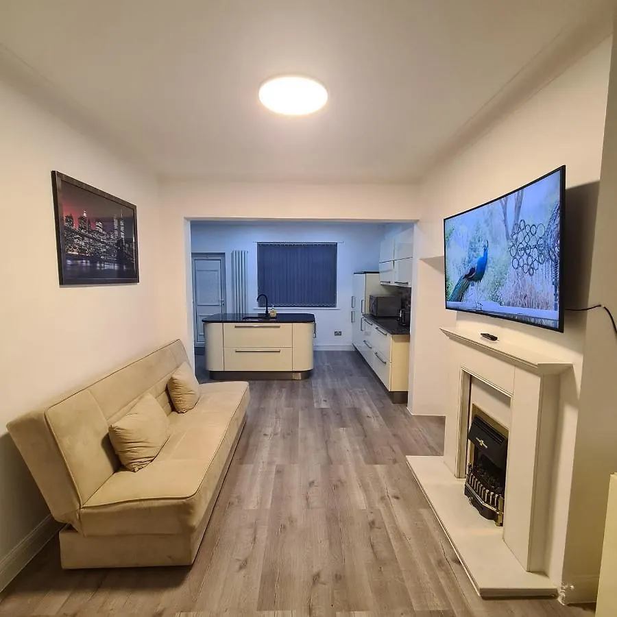 3 Bedroom Home - Meadowhall, Magna, Utilita Arena, Free Parking, Garden Rotherham 0*,  Velká Británie