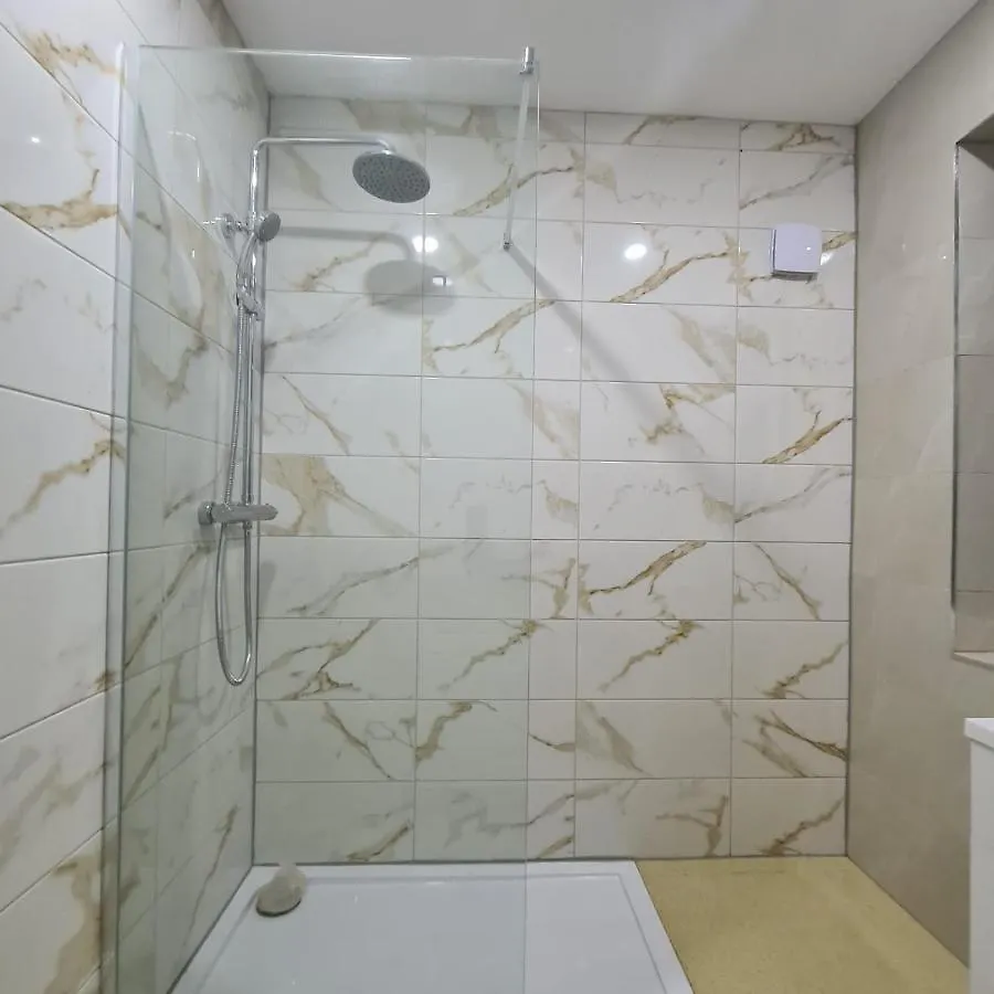 3 Bedroom Home - Meadowhall, Magna, Utilita Arena, Free Parking, Garden Rotherham 0*,