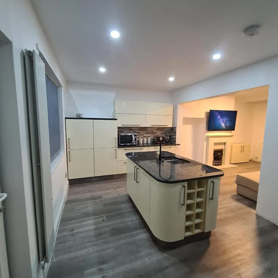 3 Bedroom Home - Meadowhall, Magna, Utilita Arena, Free Parking, Garden Rotherham